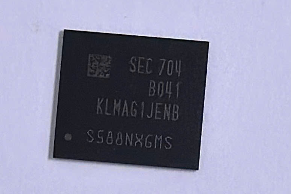 EMMC KLMAG1JENB